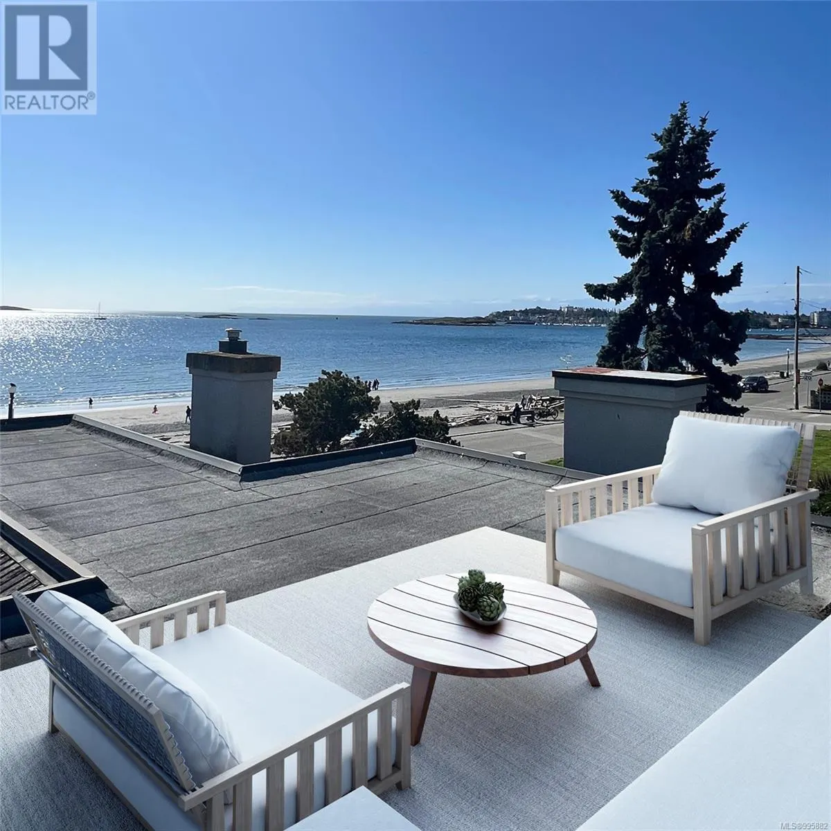 2532 Esplanade