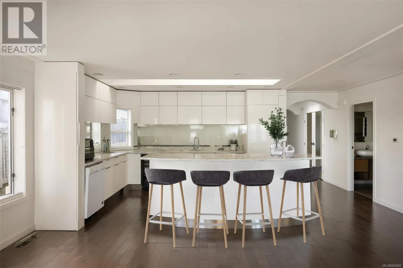2532 Esplanade