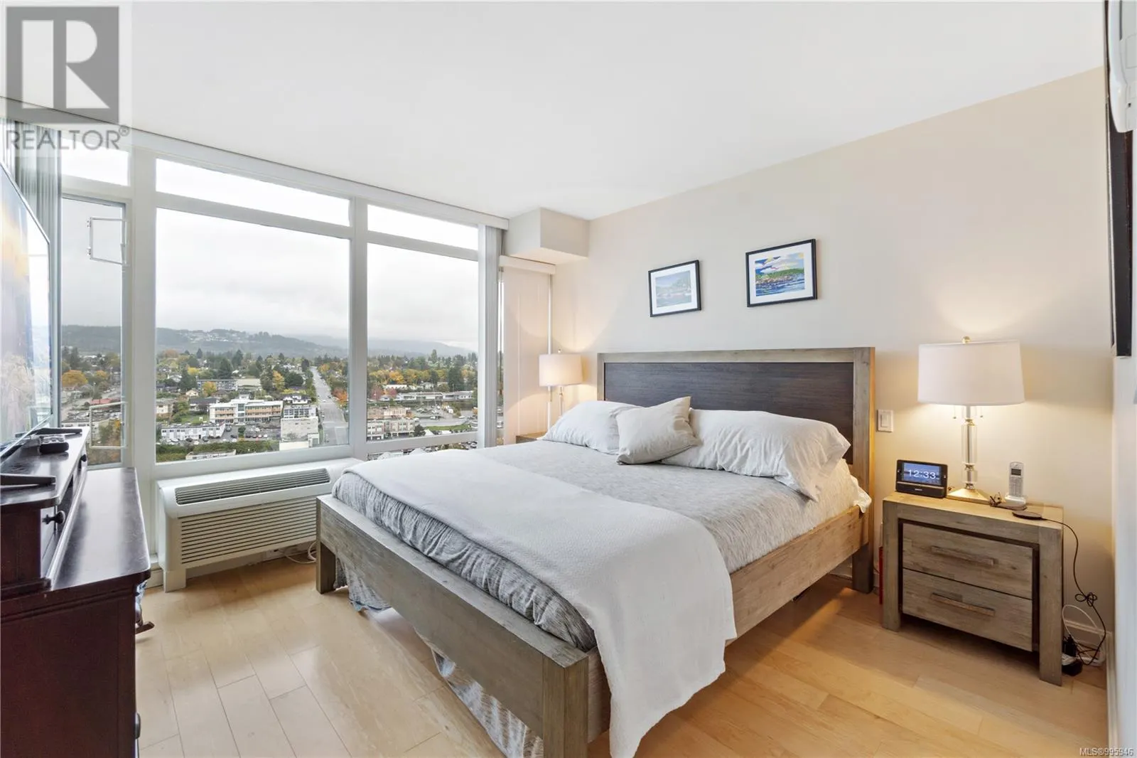1302 38 Front St
