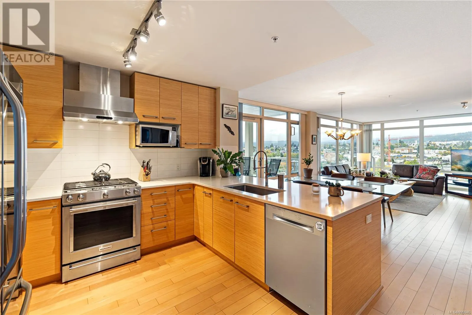 1302 38 Front St