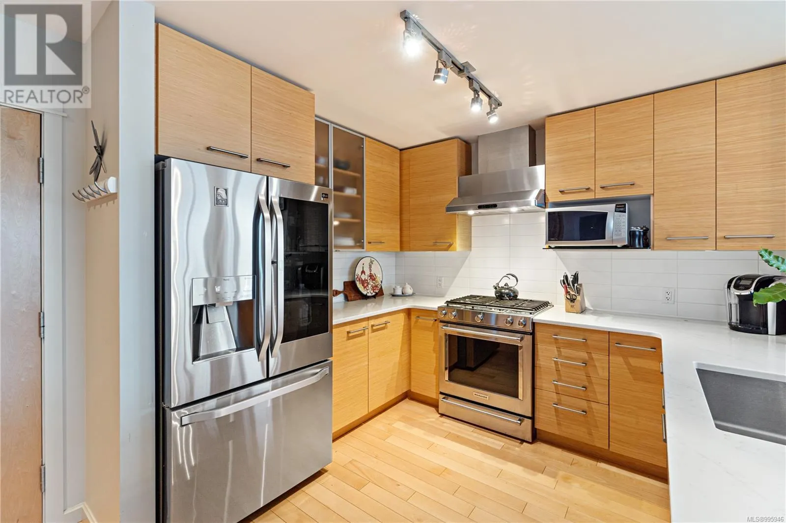 1302 38 Front St