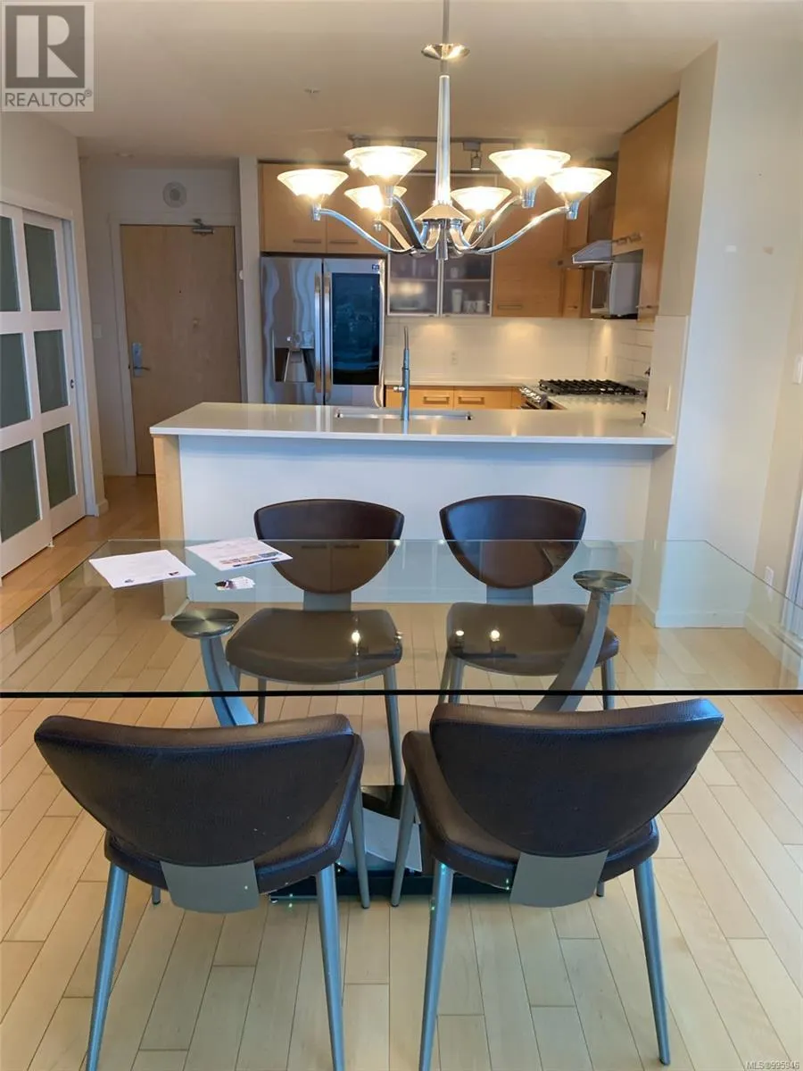 1302 38 Front St