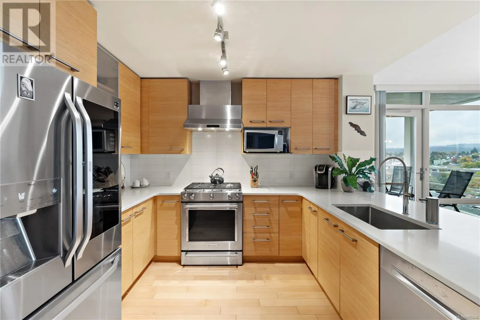 1302 38 Front St