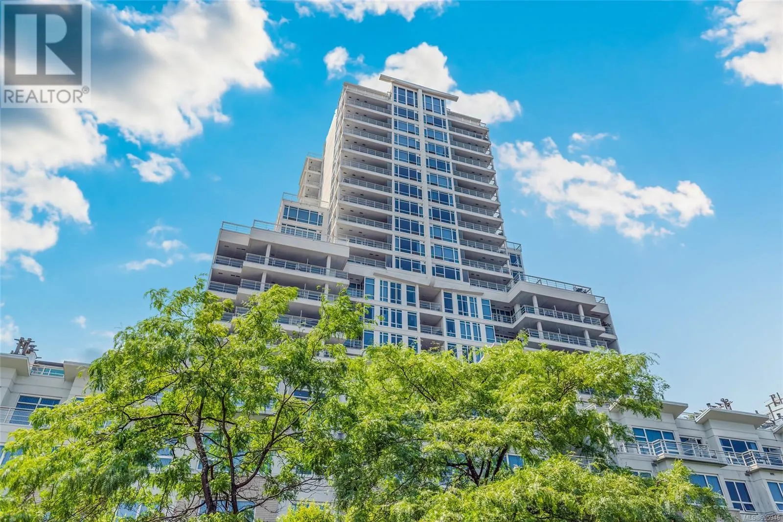 1302 38 Front St