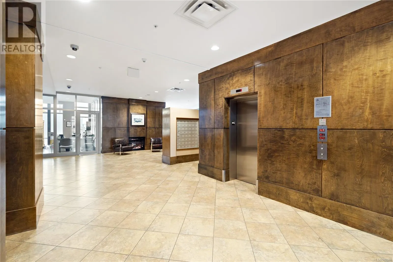 1302 38 Front St