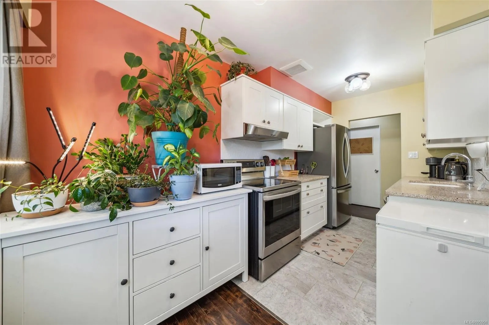 356 Burnside Rd W
