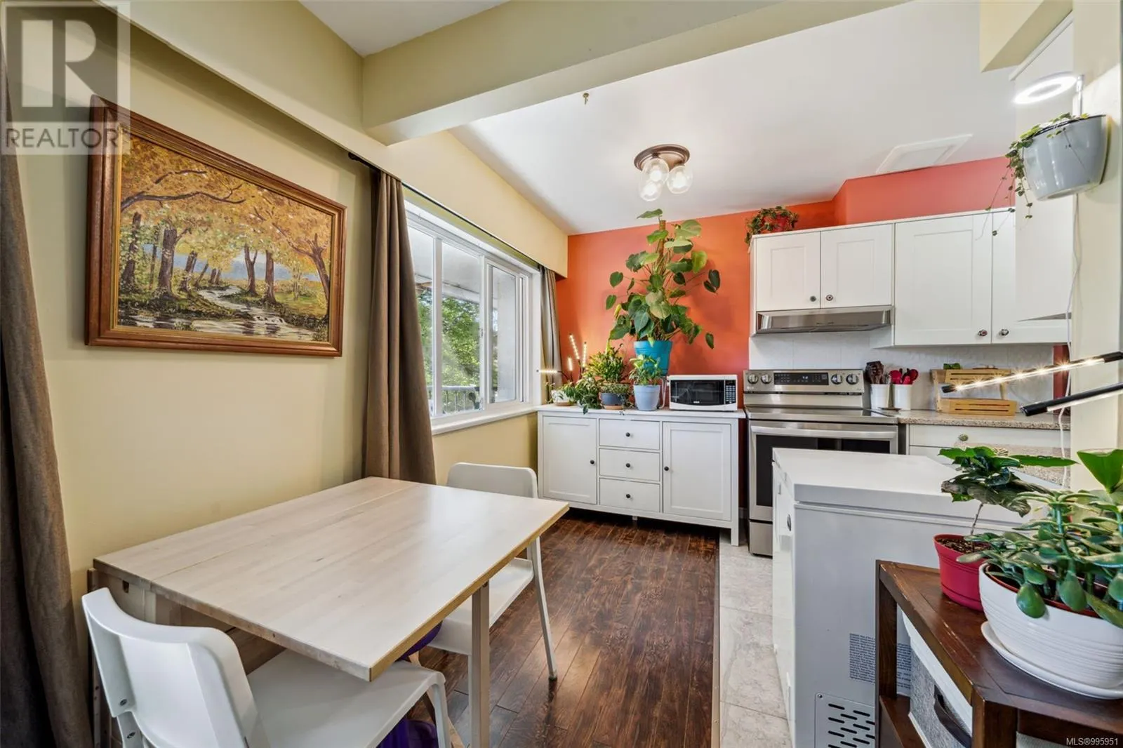 356 Burnside Rd W
