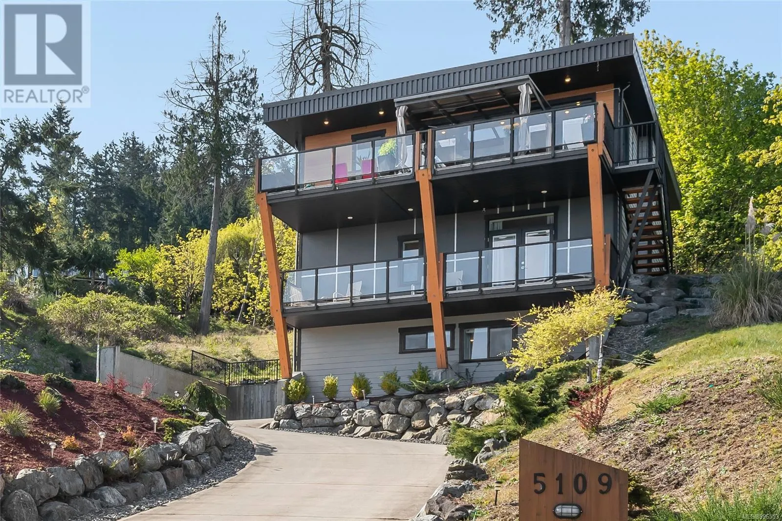 5109 Laguna Way