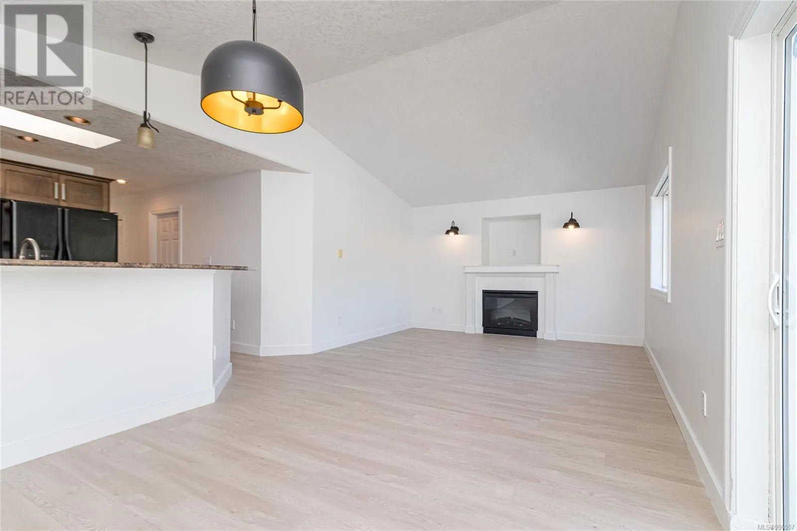 688 Goldie Ave