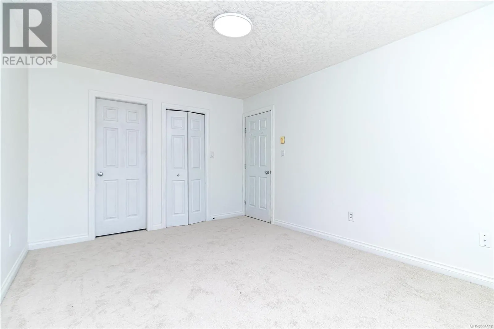 688 Goldie Ave