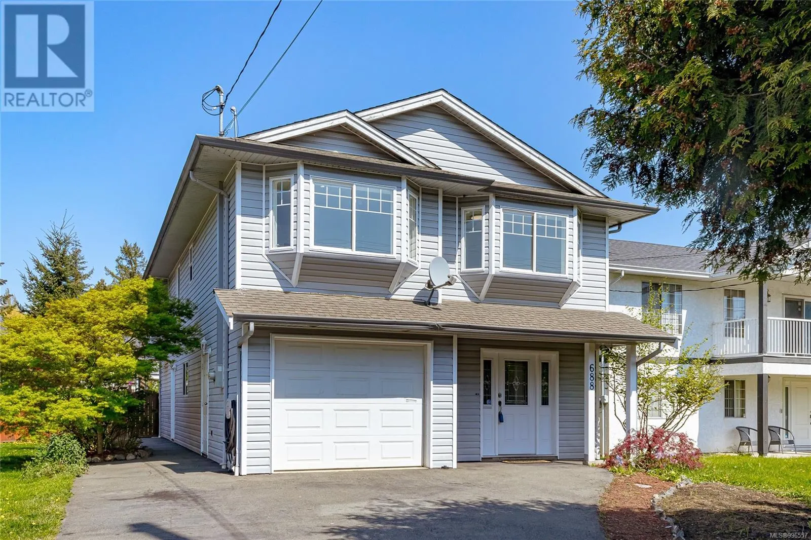 688 Goldie Ave