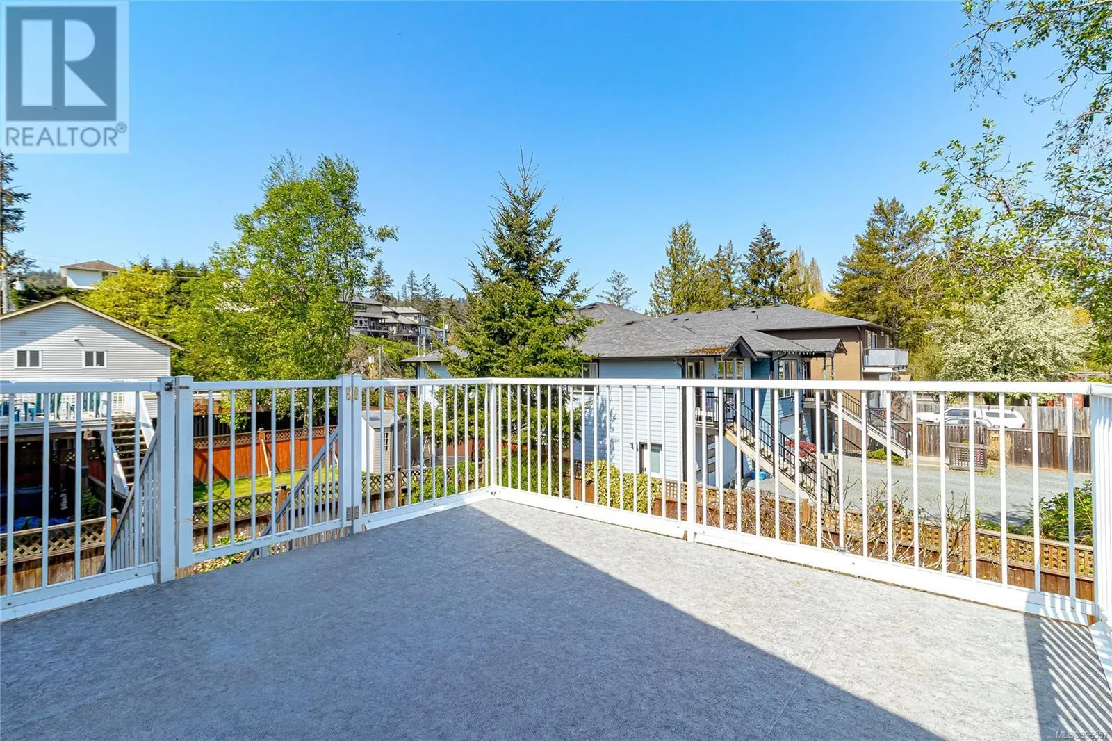688 Goldie Ave