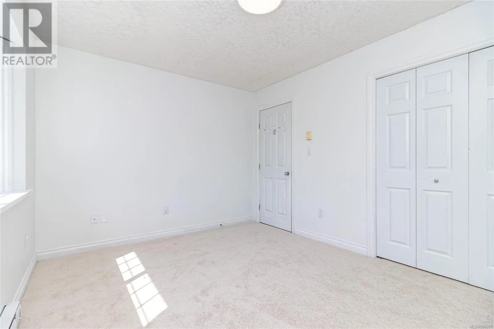 688 Goldie Ave