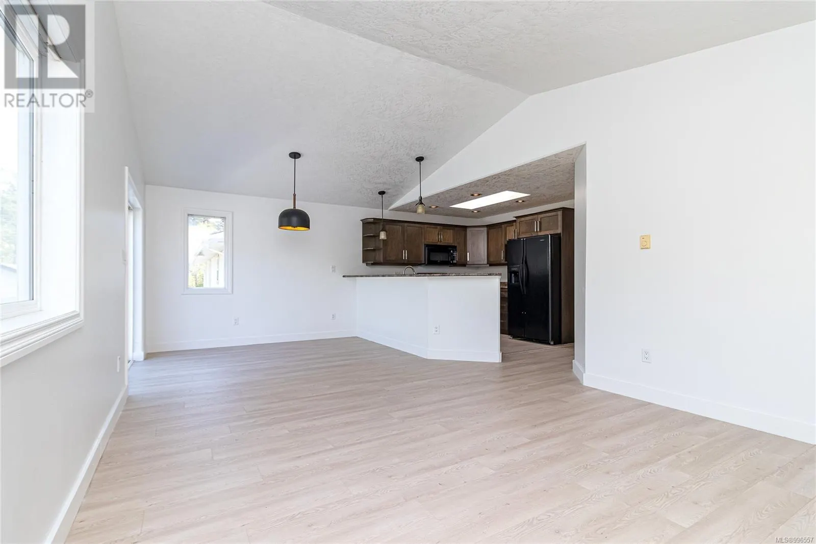 688 Goldie Ave