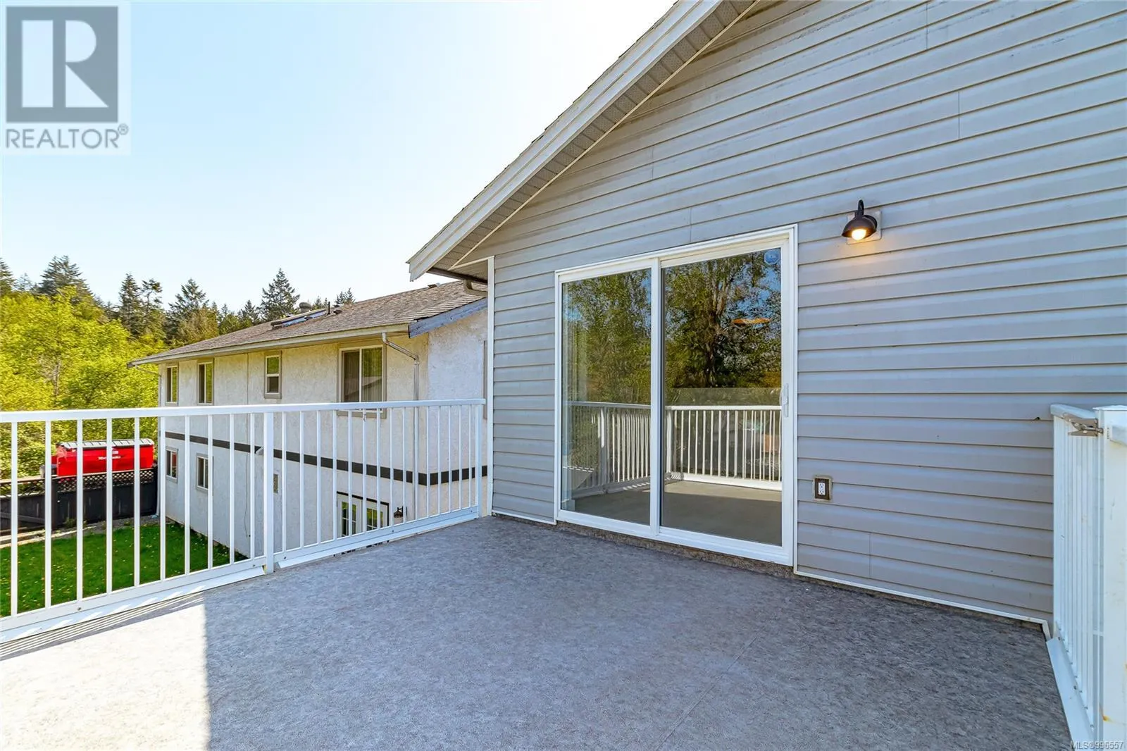 688 Goldie Ave