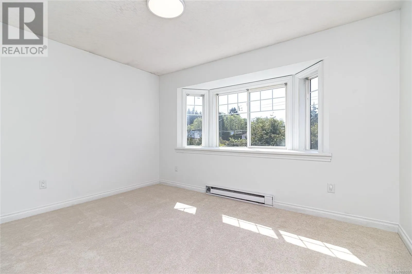 688 Goldie Ave