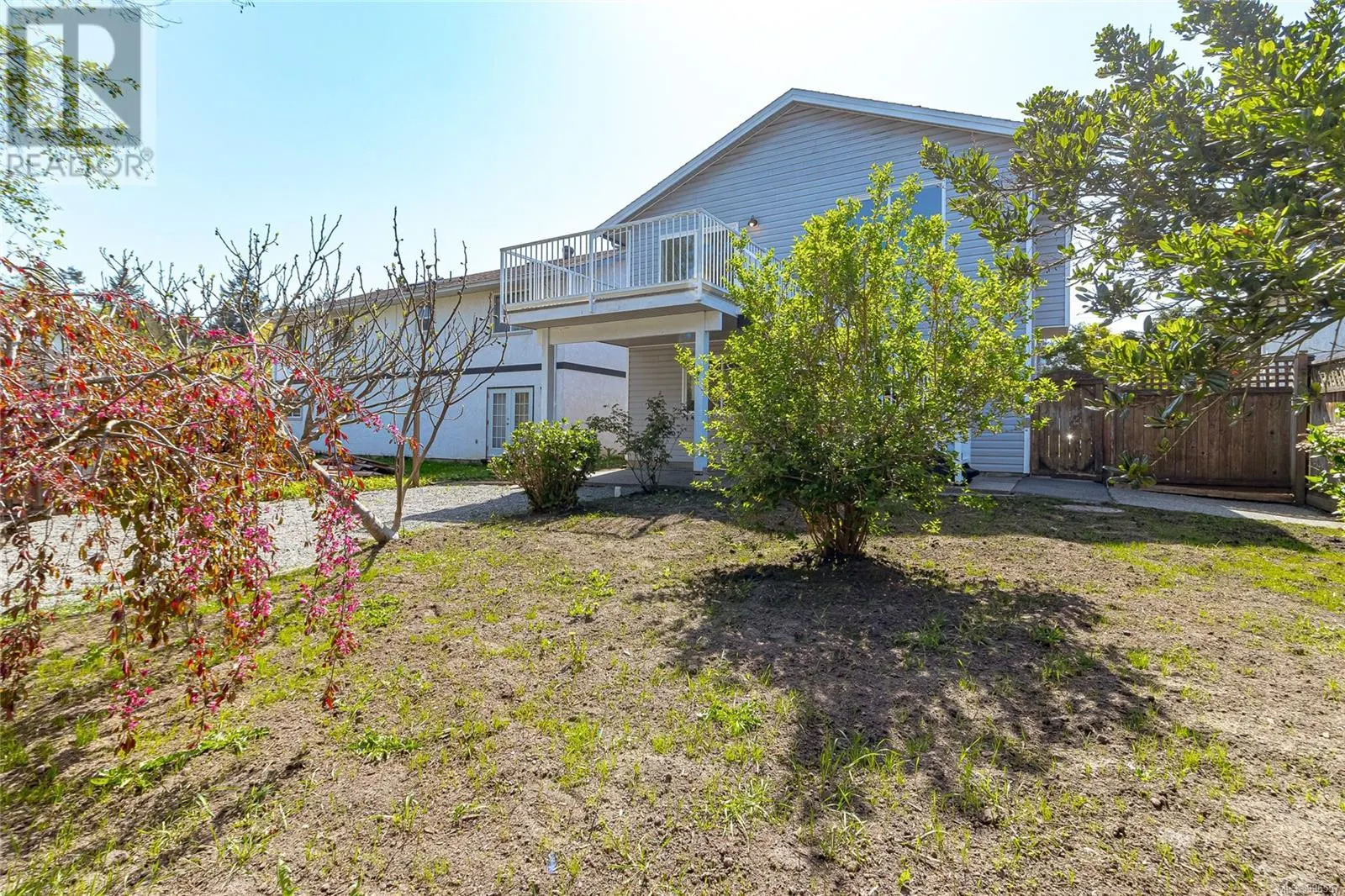 688 Goldie Ave
