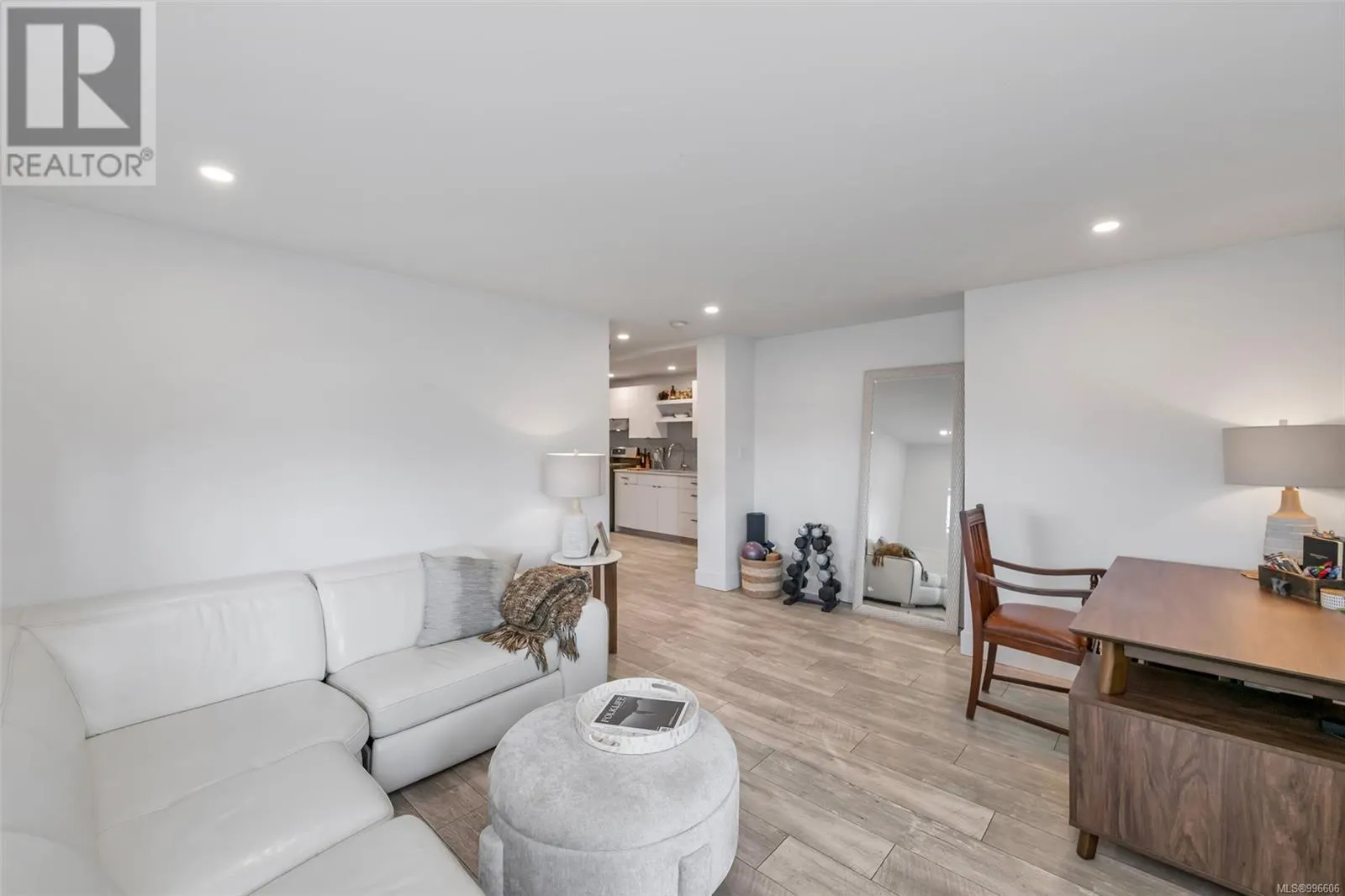 2250 Dolphin Rd
