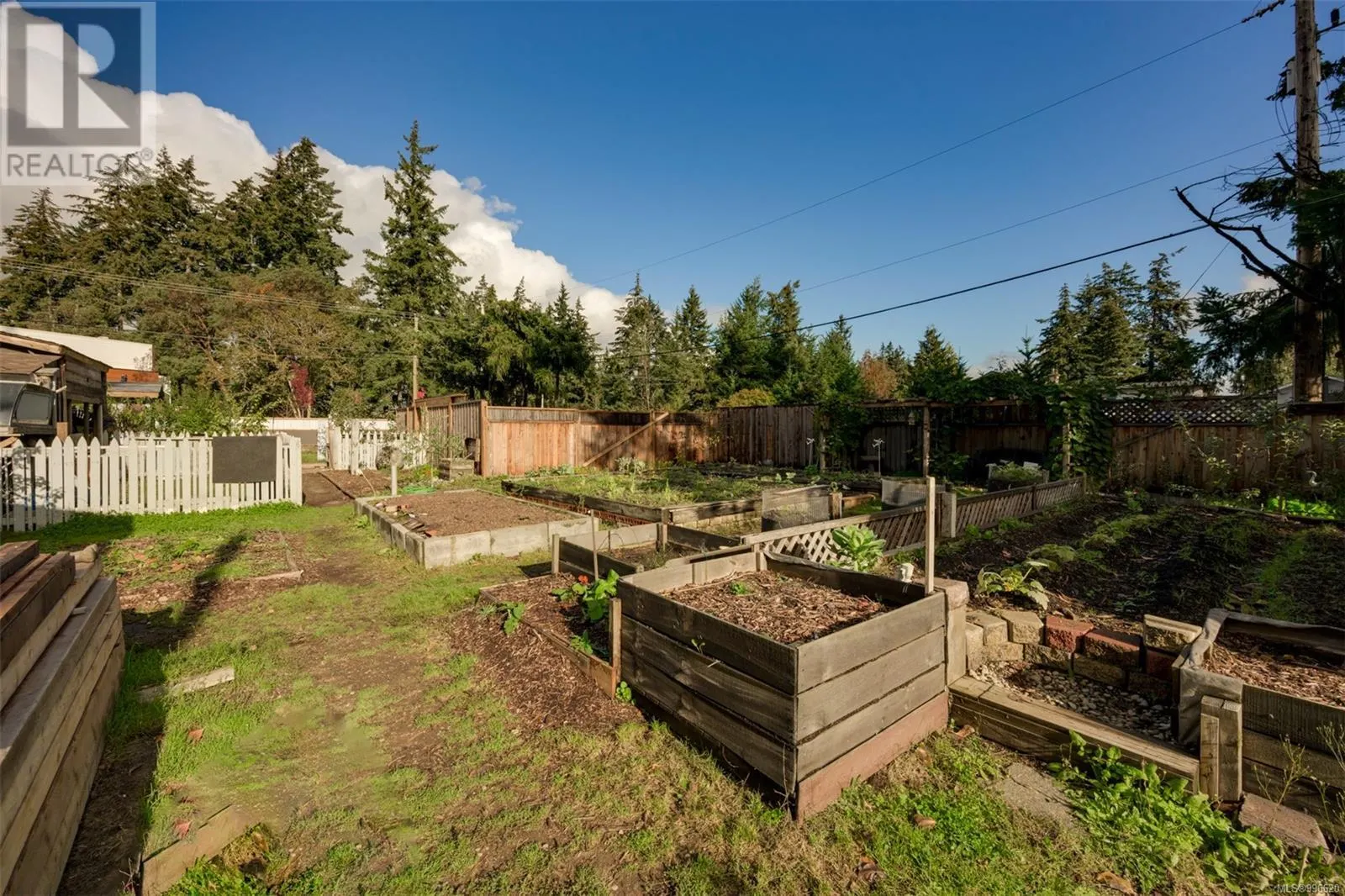 2329/2333 Sooke Rd