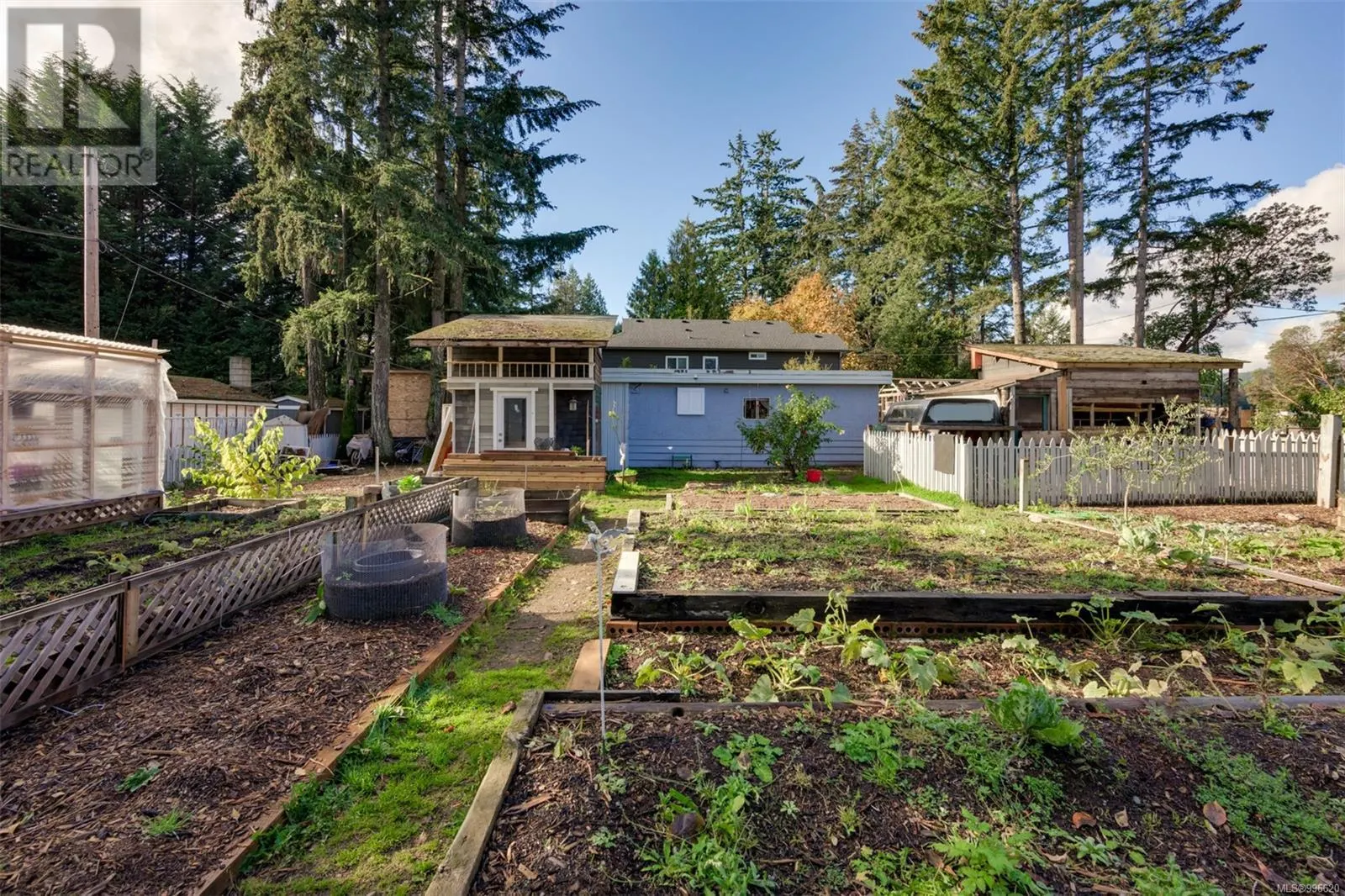 2329/2333 Sooke Rd