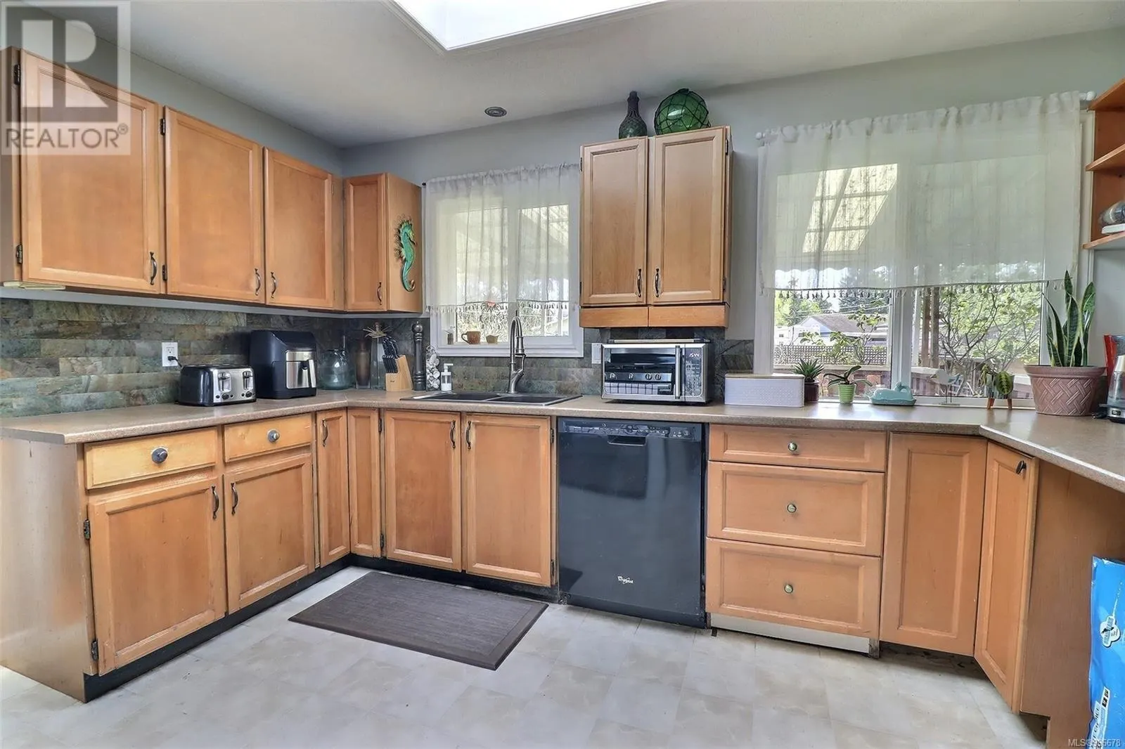 1536 Juan De Fuca Blvd