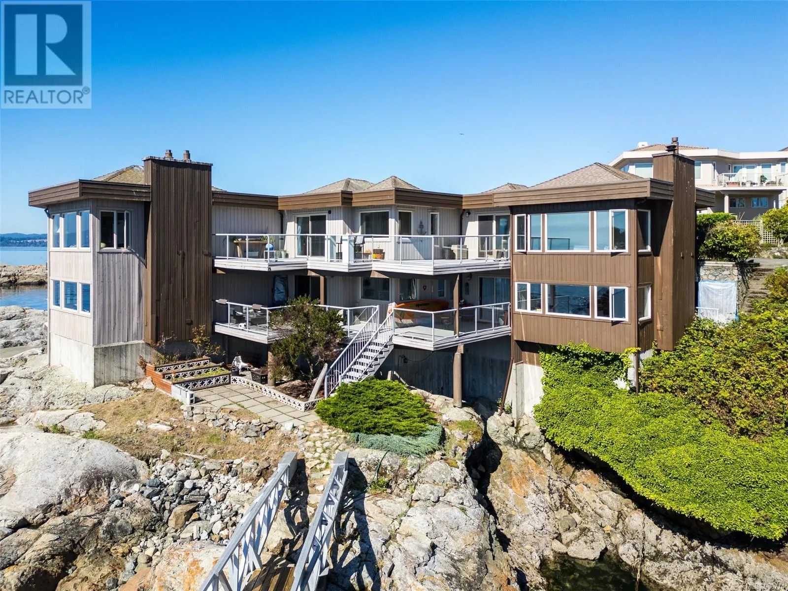 303 Plaskett Pl