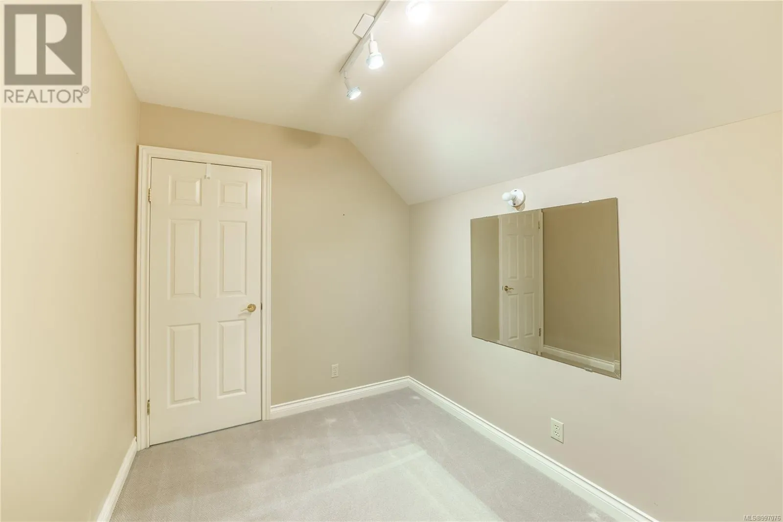 2321 Boulding Rd