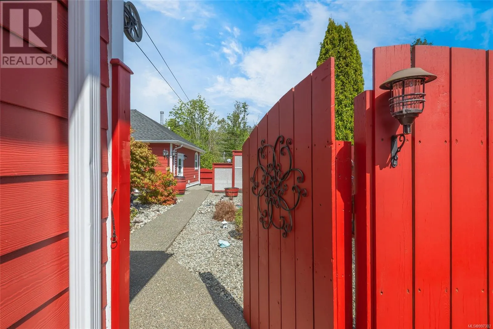 5570 Woodland Cres