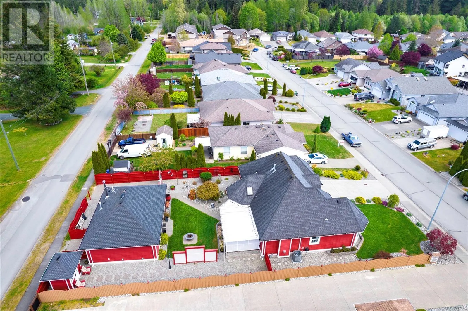 5570 Woodland Cres