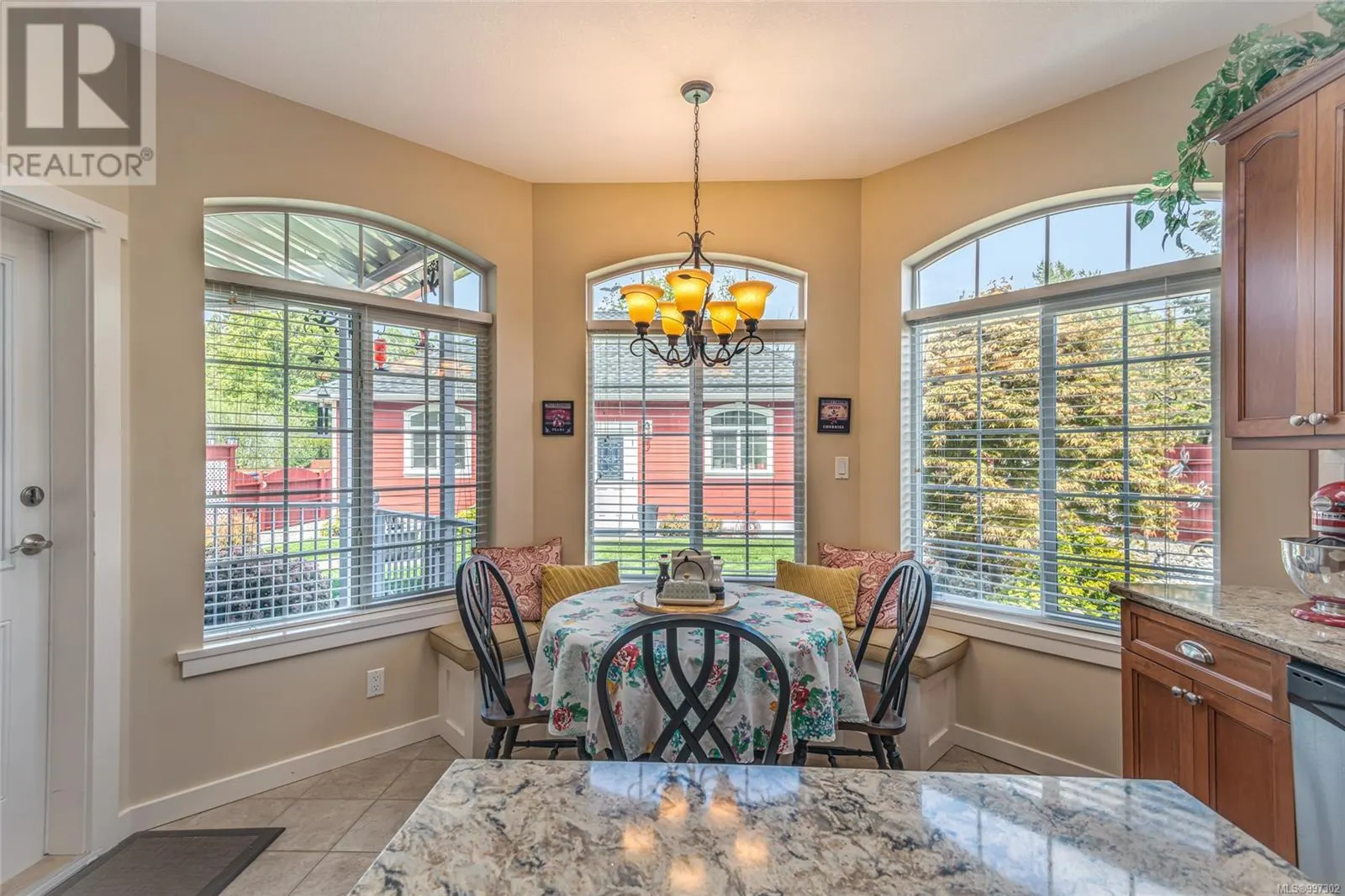 5570 Woodland Cres