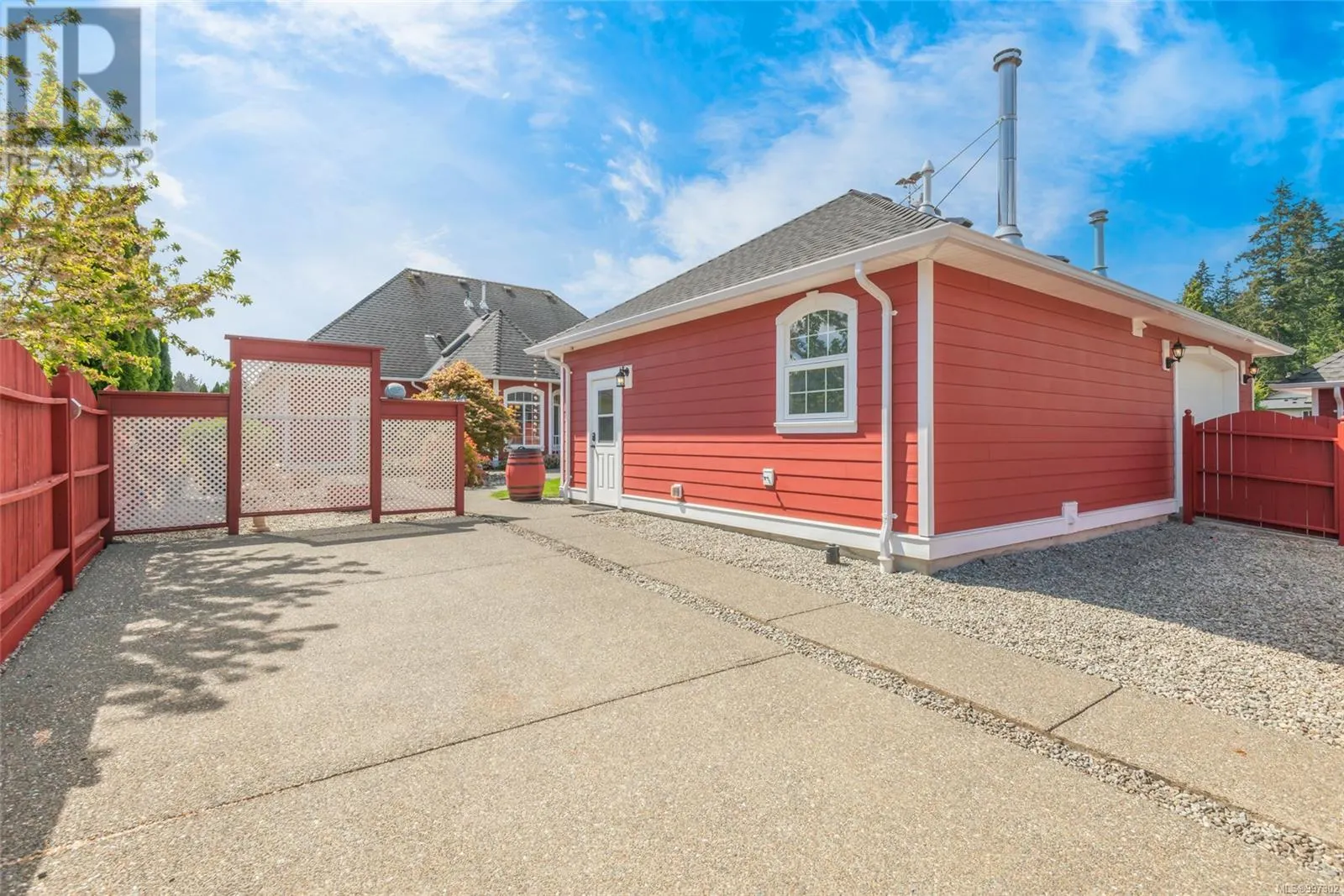 5570 Woodland Cres