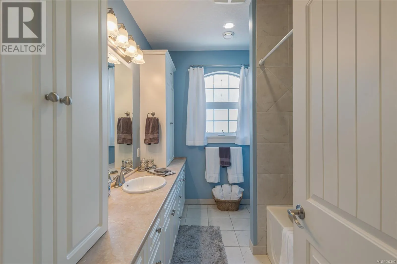 5570 Woodland Cres