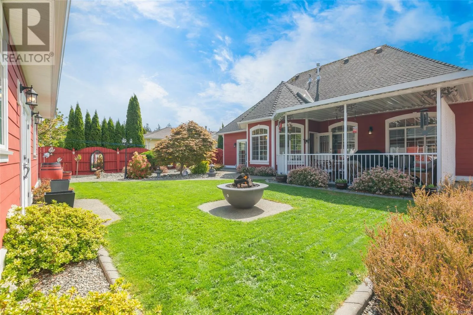 5570 Woodland Cres