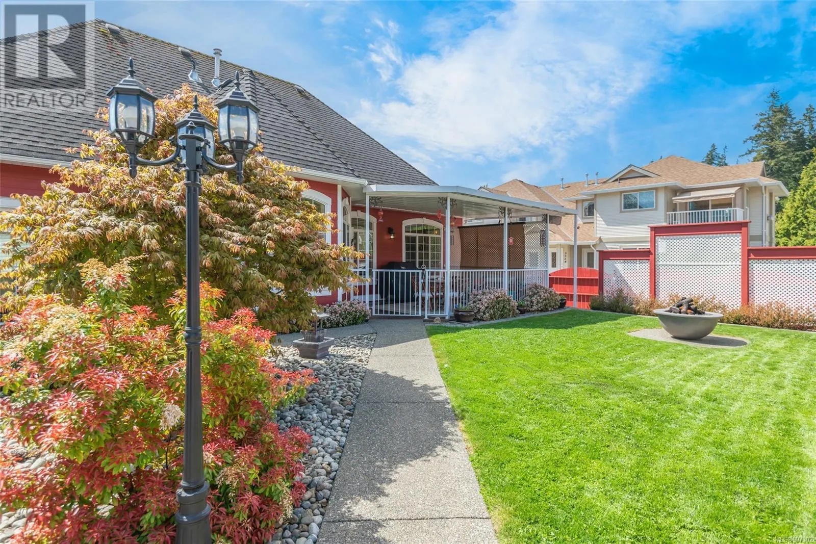 5570 Woodland Cres