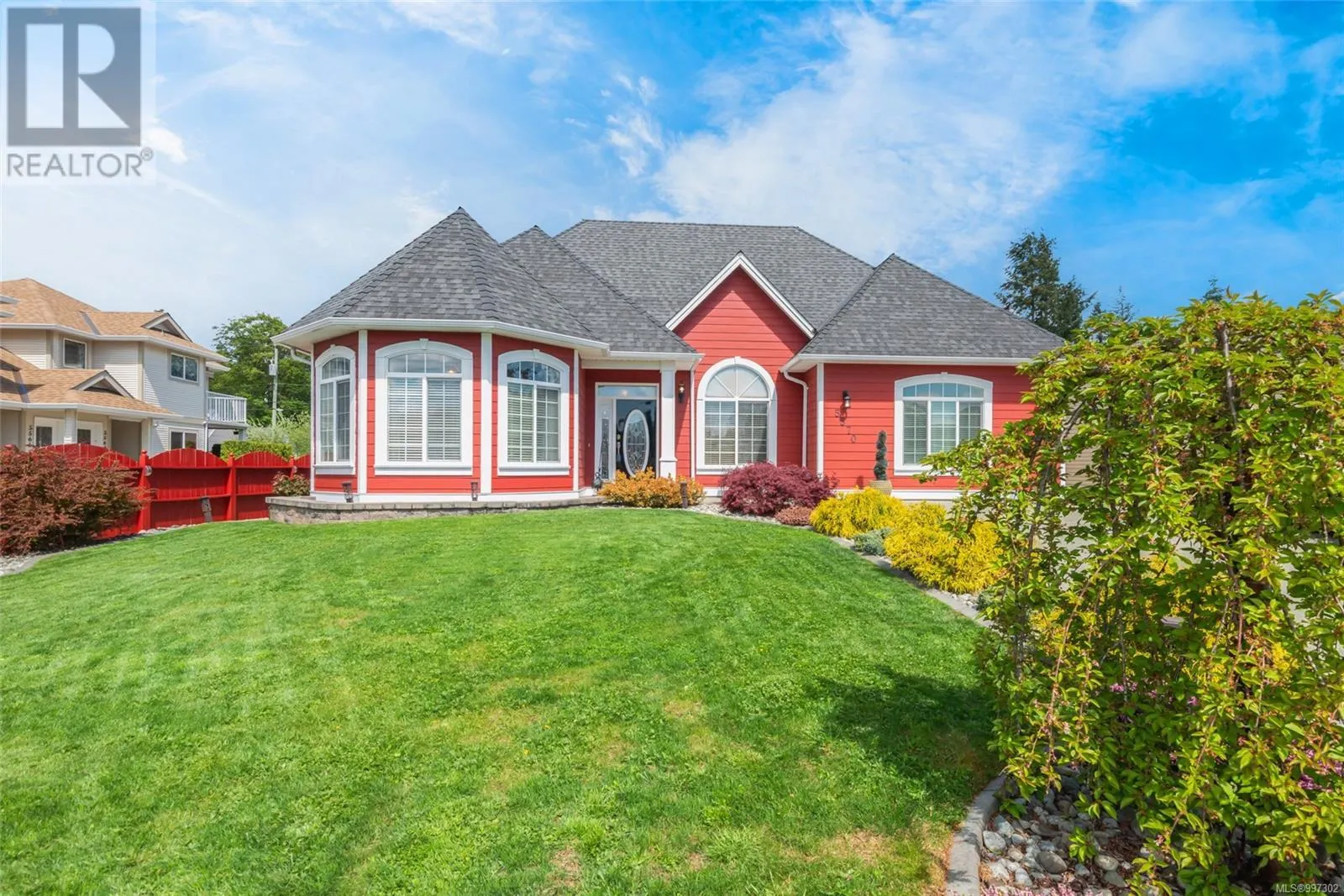 5570 Woodland Cres