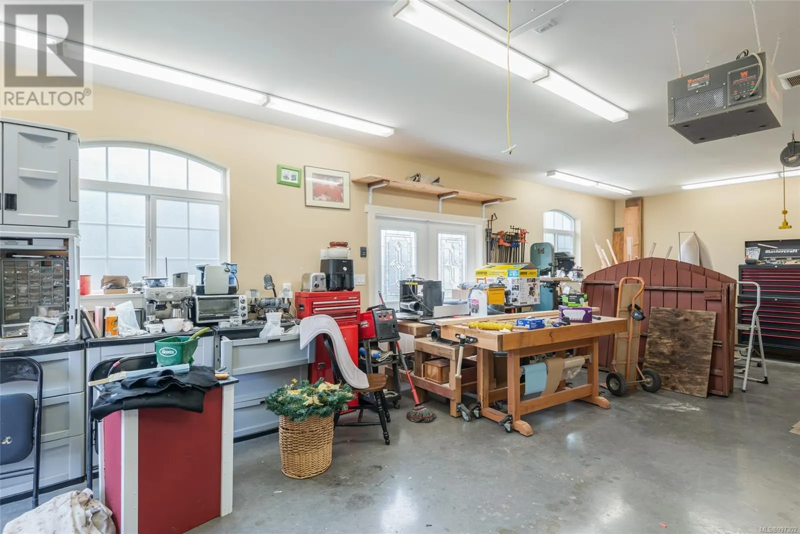 5570 Woodland Cres