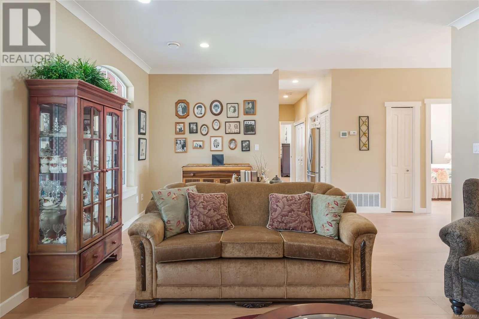 5570 Woodland Cres