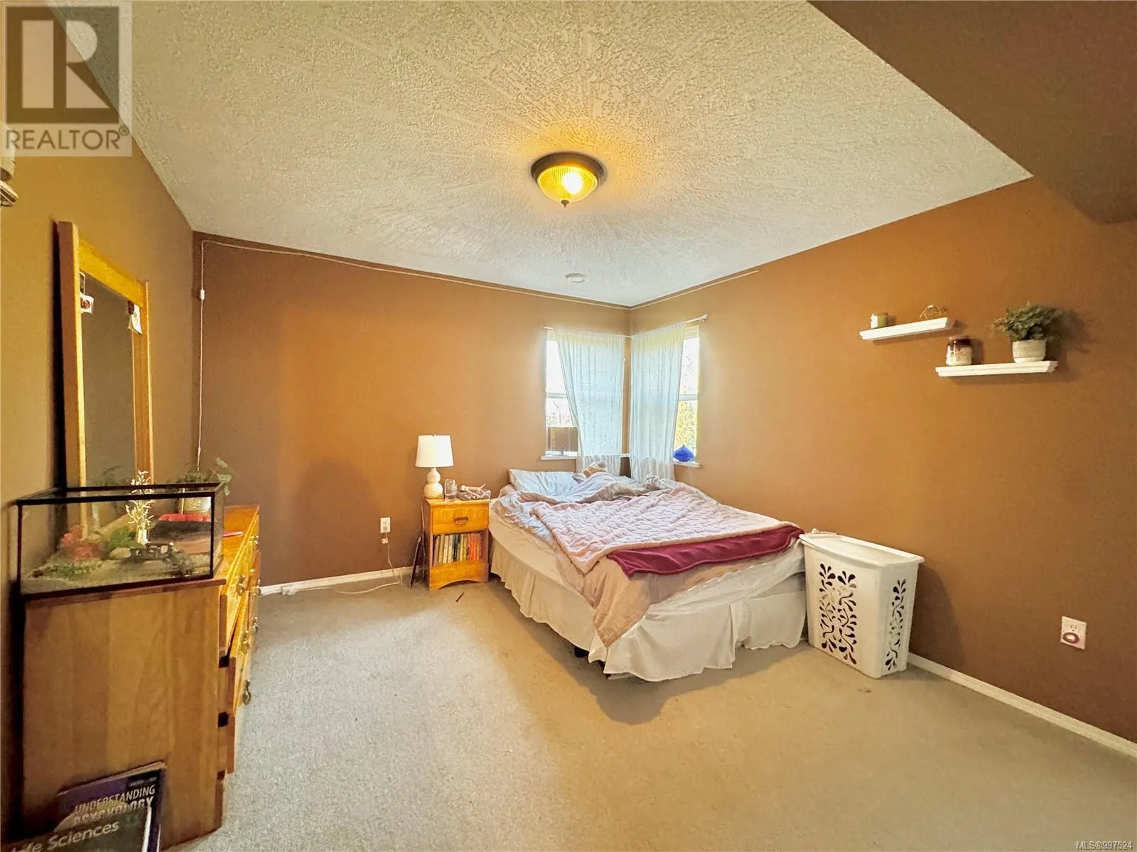 5287 Crestview Dr