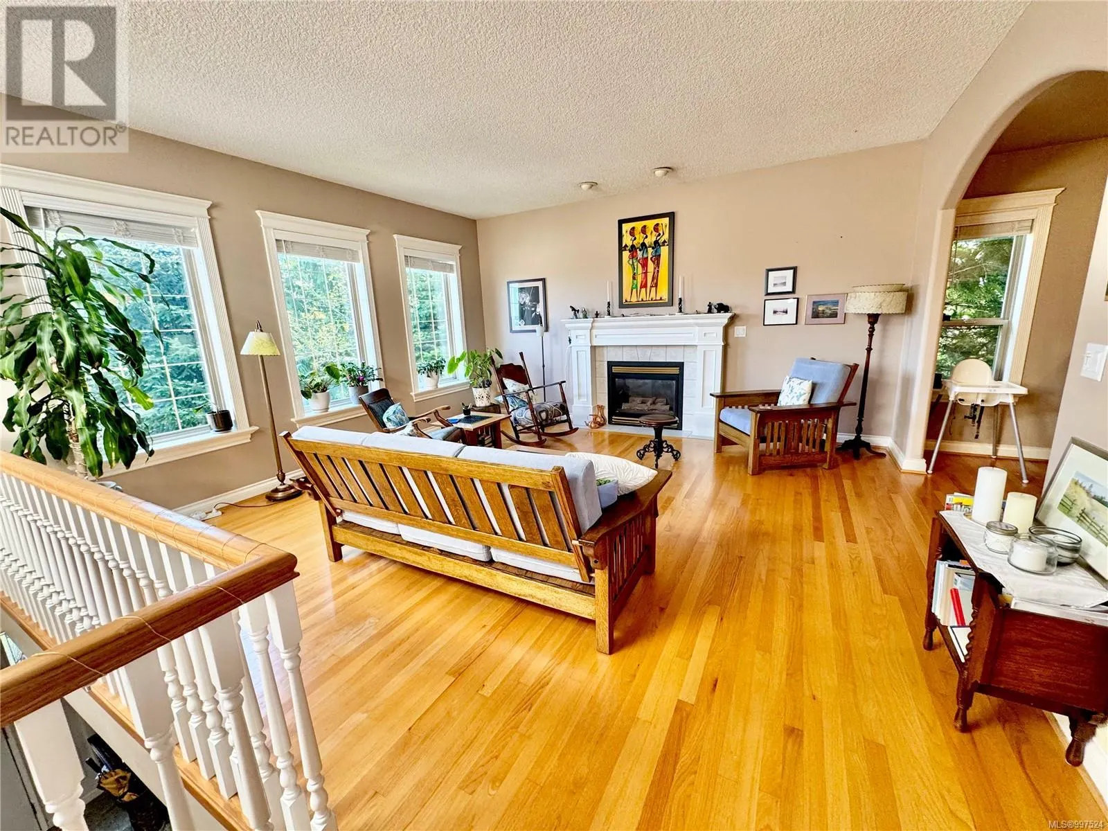 5287 Crestview Dr