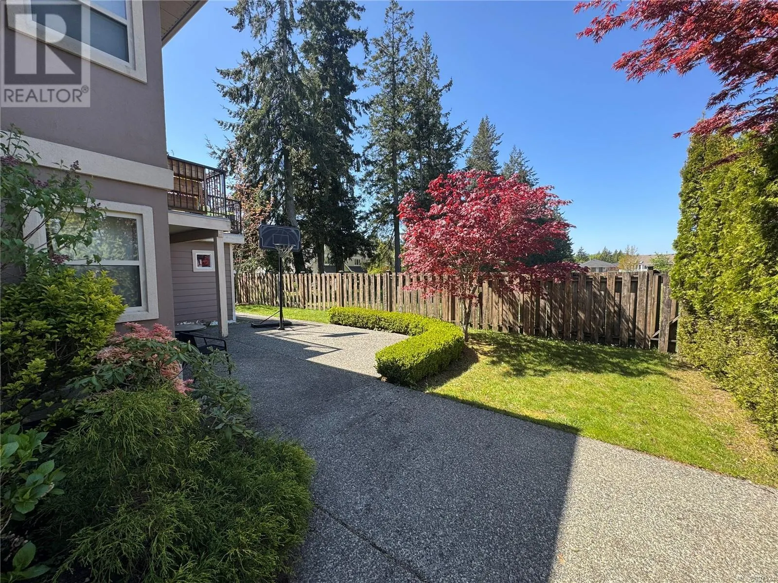 5287 Crestview Dr