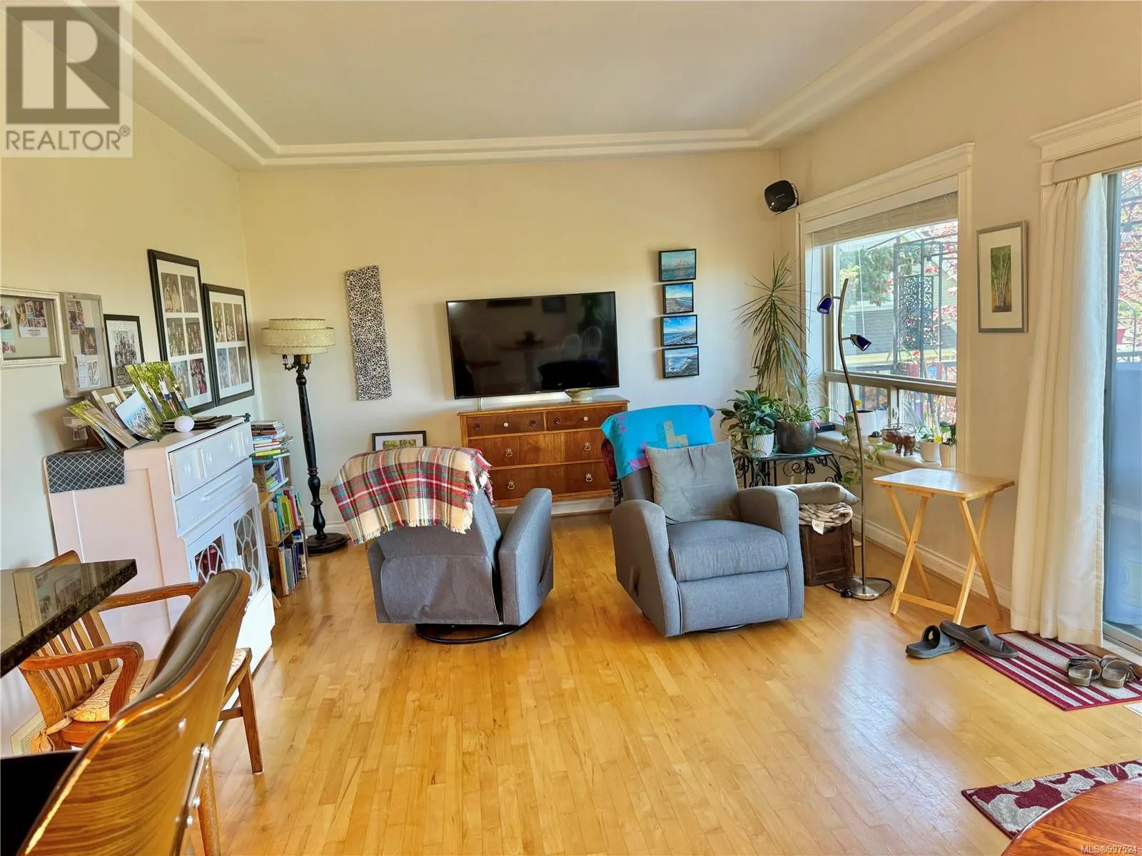 5287 Crestview Dr
