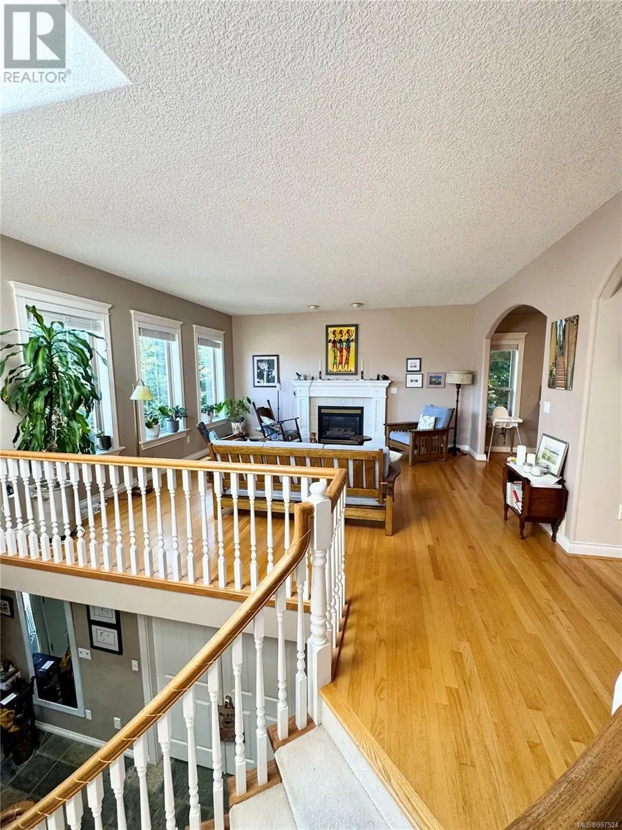 5287 Crestview Dr