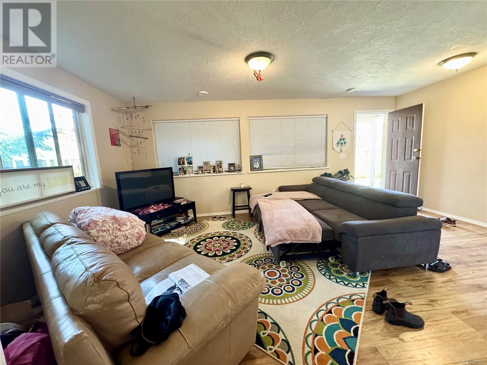 5287 Crestview Dr