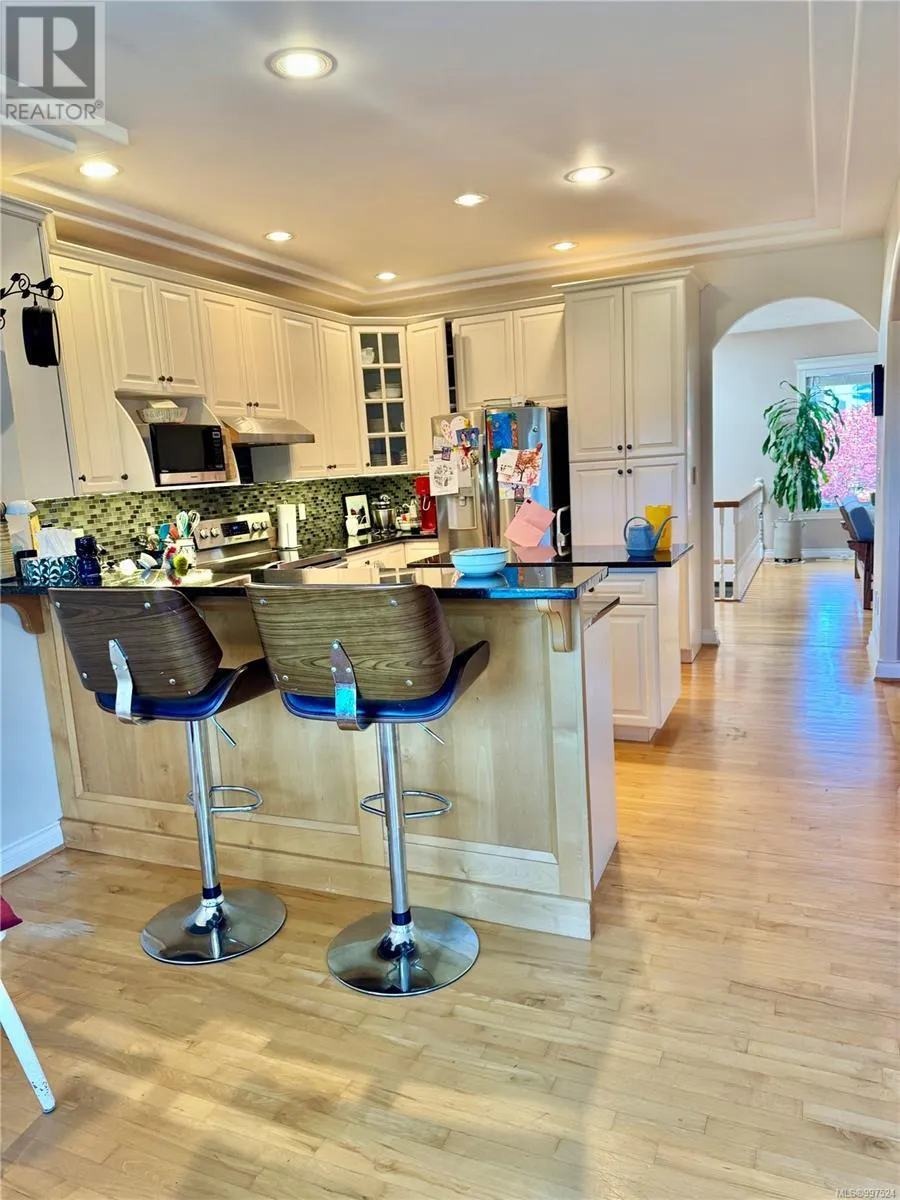 5287 Crestview Dr