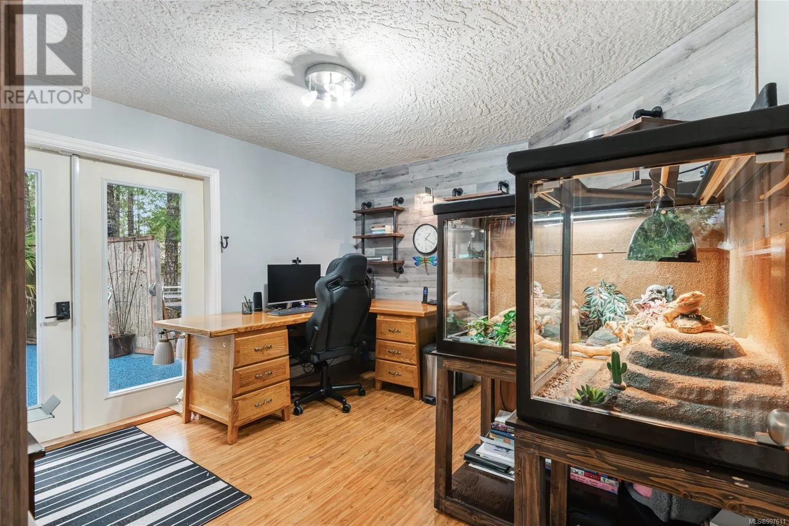 1335 Meadowood Way