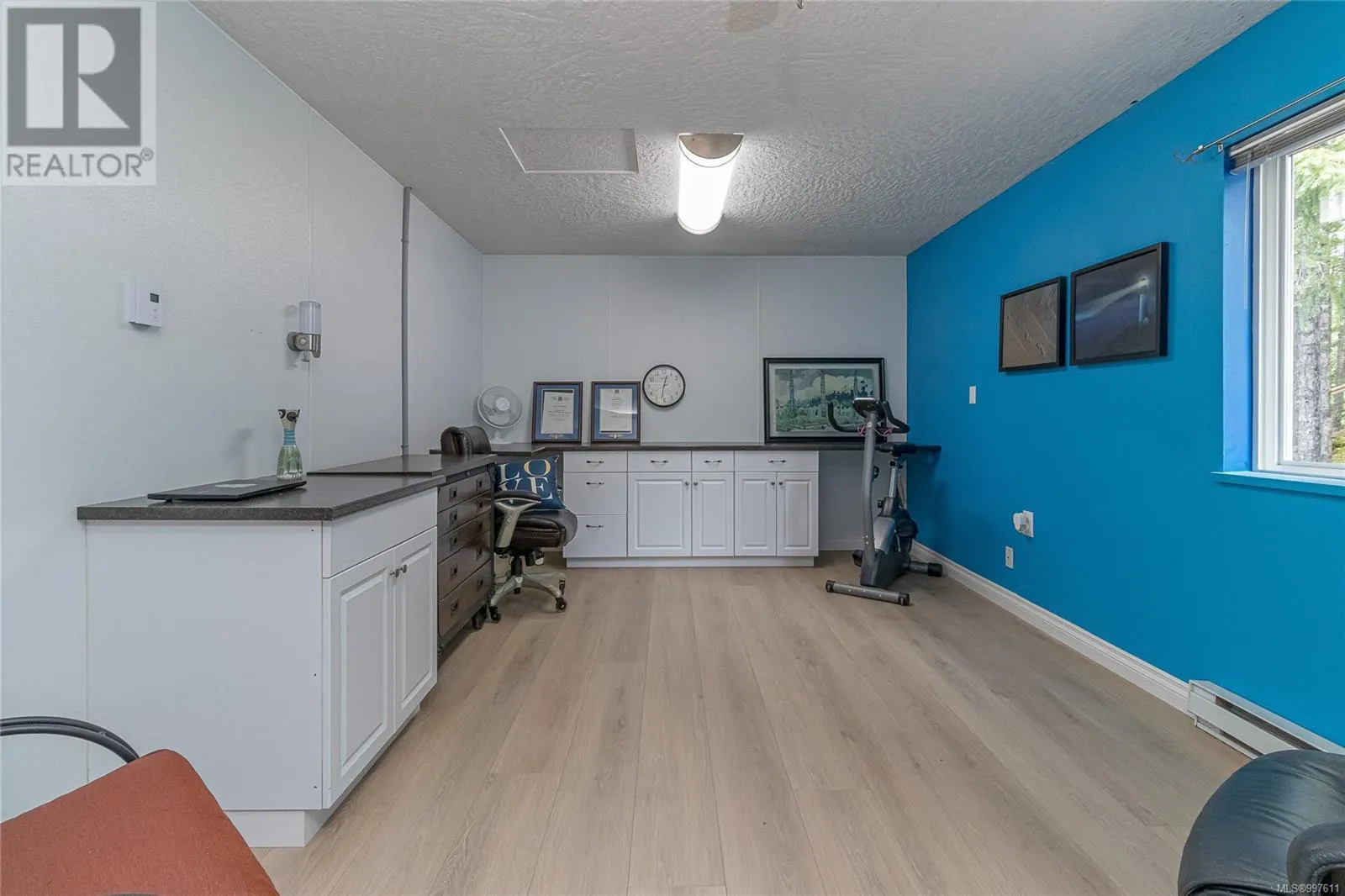 1335 Meadowood Way
