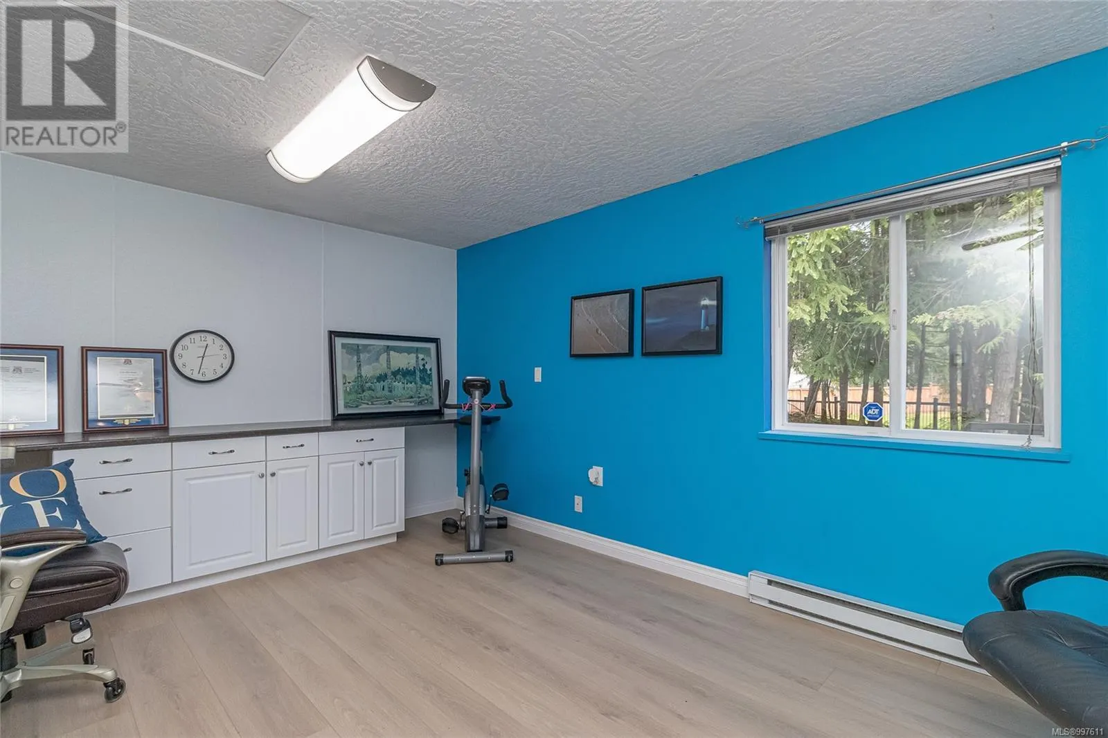 1335 Meadowood Way