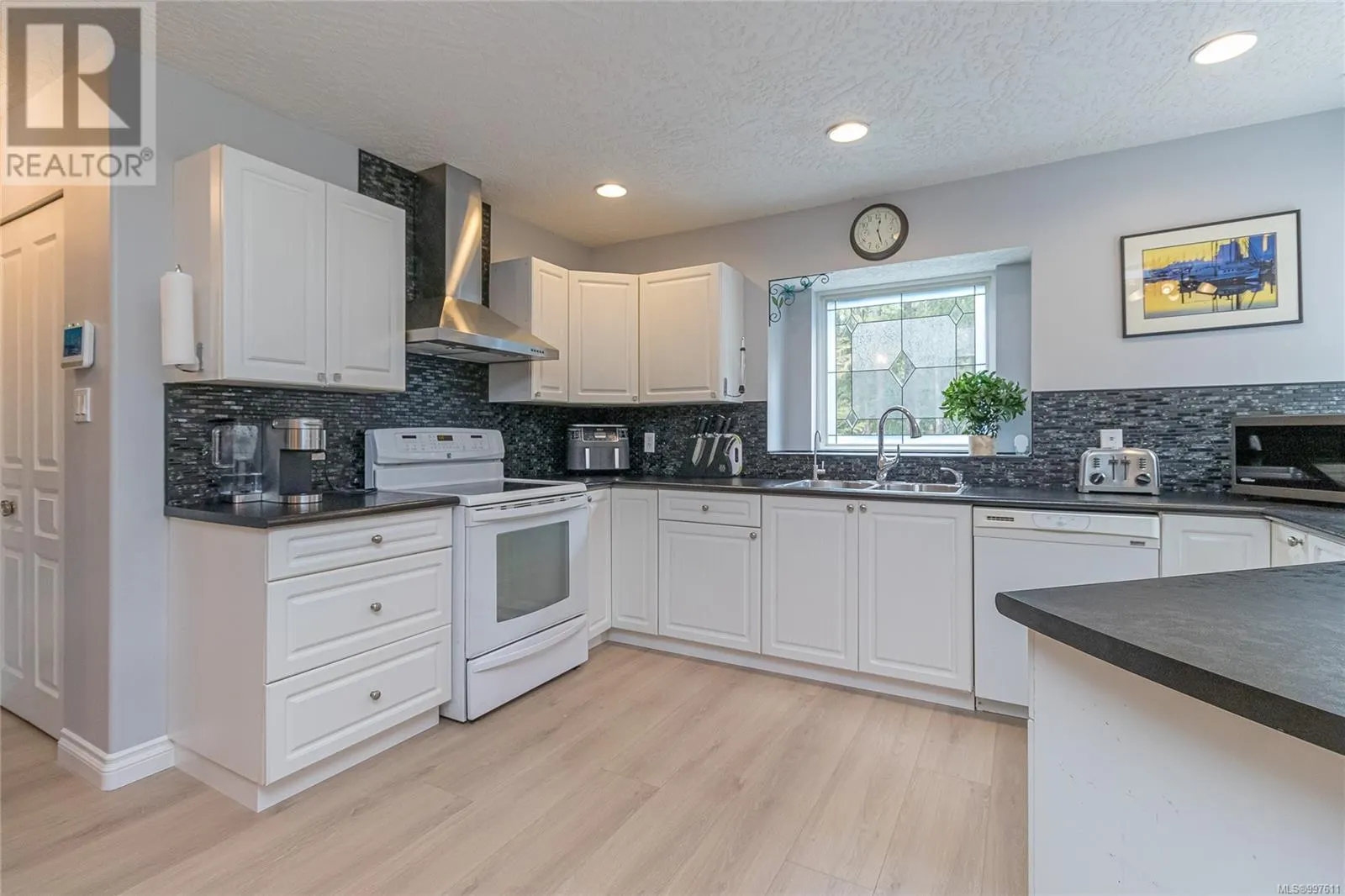1335 Meadowood Way