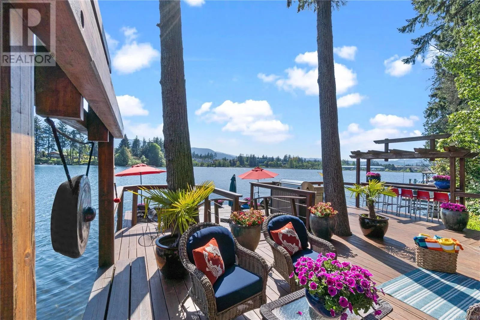 211 Ferntree Pl