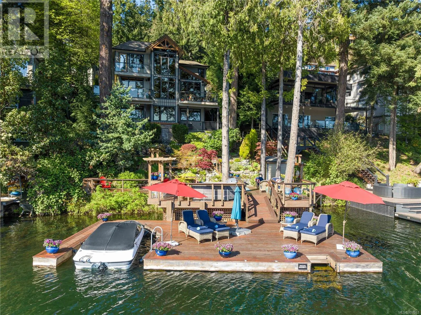 211 Ferntree Pl